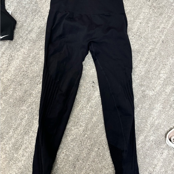 New! Fabletics Sync Seamless High-Waisted 7/8
Legging Black - Picture 5 of 8